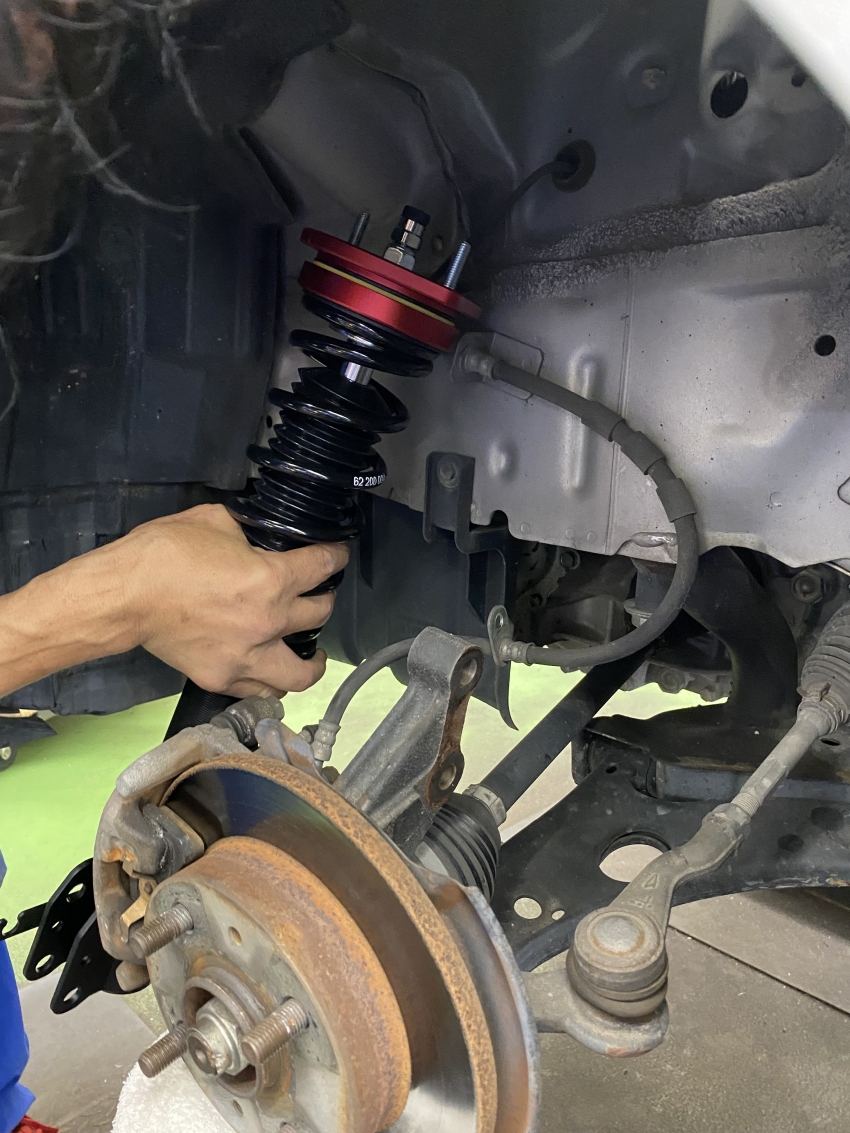 エッセ　車高調 (4).JPG