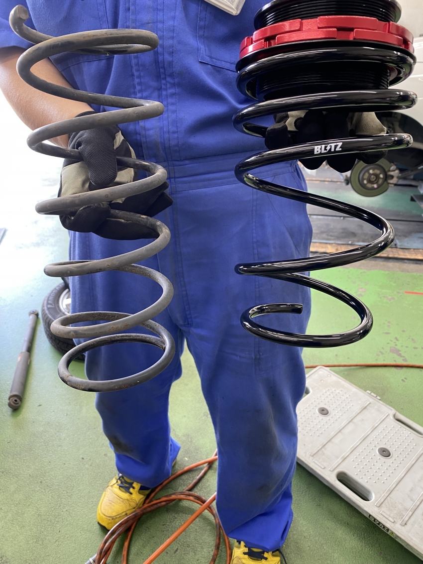 エッセ　車高調 (6).JPG